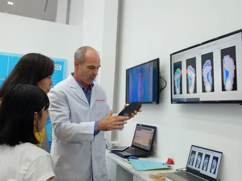 ACC tầm soát bàn chân và cột sống cho học sinh 3 miền