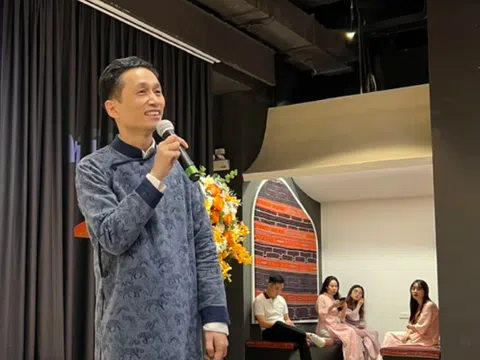 Cổ phiếu họ Apec liên tục tăng trần, nên "găm" hàng hay chốt lời?