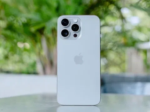 Điện thoại iPhone giảm sốc, đồ gia dụng "bay" 50% giá dịp Cận Tết Nguyên Đán 2024