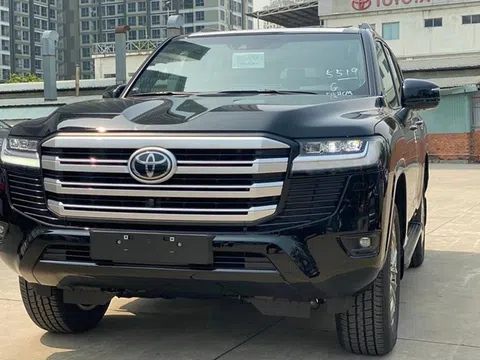 Toyota Land Cruiser 300 đại lý rao bán, tiền "lạc" đủ mua Hyundai Creta mới