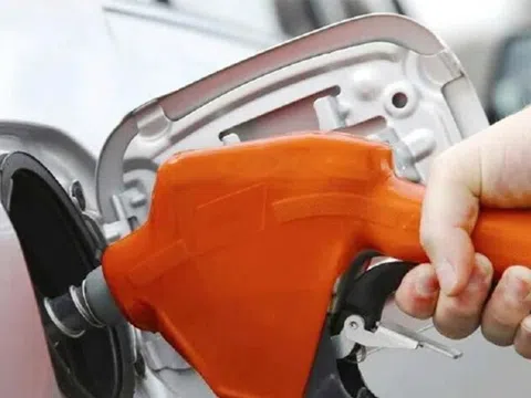 Giá xăng dầu hôm nay 15/2: Giá dầu Brent cán mốc 83 USD/thùng