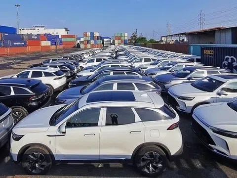 Việt Nam nhập khẩu trên 9.600 ô tô nguyên chiếc trong tháng 2