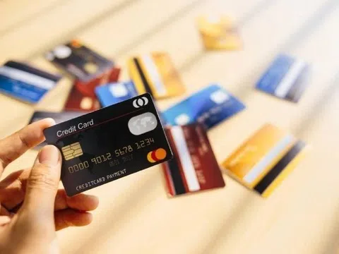 Ngân hàng Nhà nước yêu cầu rà soát các loại phí, lãi suất thẻ ngân hàng