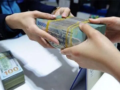Lãi suất tiết kiệm đồng loạt tăng, người dân phập phồng lo lãi vay