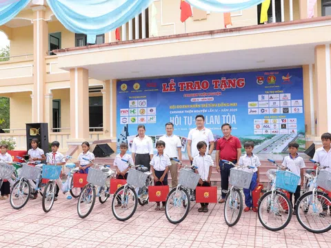 Caravan Thiện nguyện lần IV trao quà và nhà tình nghĩa trị giá gần 700 triệu đồng