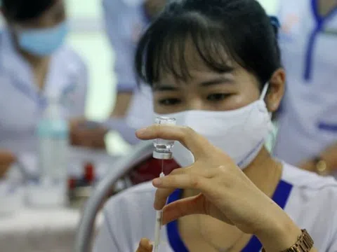 Ngân hàng ủng hộ gần 700 tỉ đồng cho Quỹ vắc xin phòng, chống Covid-19