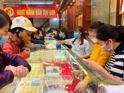 Giá vàng hôm nay 8/8: Rơi vào vòng xoáy suy giảm, có thể bị 'thổi bay' thêm 100 USD?