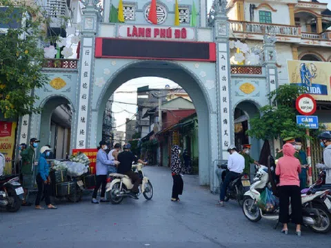 Không được vào chợ, người phụ nữ cầm 2 con dao đe dọa tổ công tác