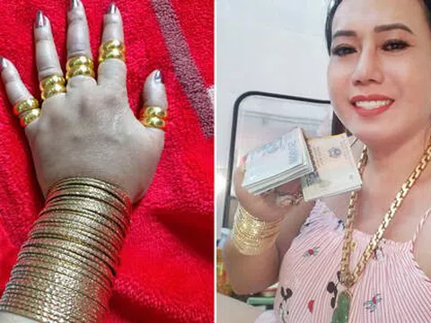'Cô Minh Hiếu' livestream mua vàng dằn mặt người chê mình đeo đồ giả, tiết lộ mua nhiều để dành tặng fan
